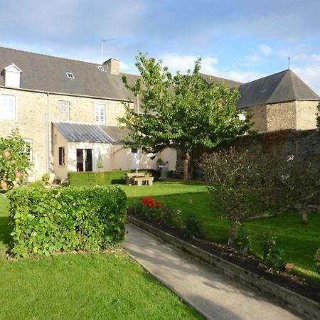 Maison D'Hotes Les Belles De Mai Pontorson Exterior foto