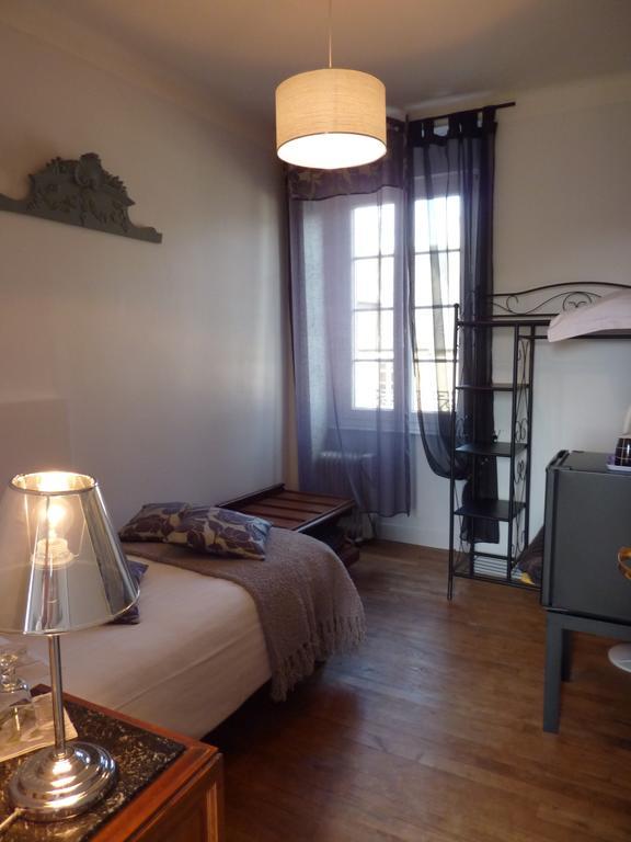 Maison D'Hotes Les Belles De Mai Pontorson Zimmer foto