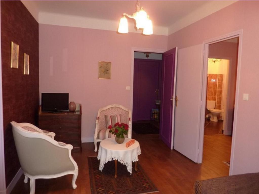 Maison D'Hotes Les Belles De Mai Pontorson Zimmer foto